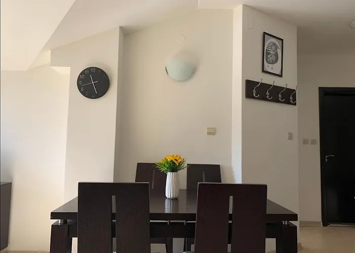 Apartment Art In With Mountain View