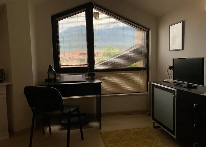 Art In With Mountain View بانسكو